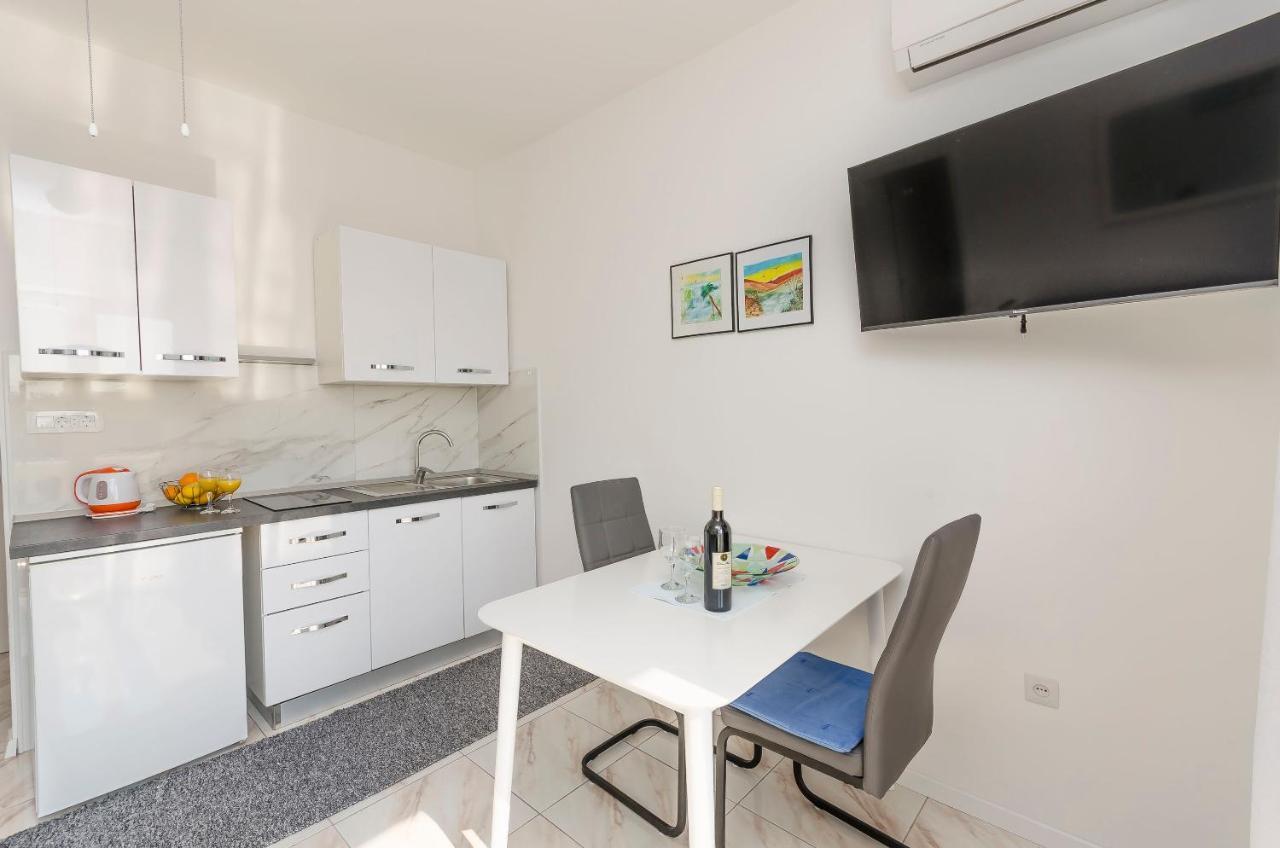Apartments And Rooms On The Beach Vodice Eksteriør bilde