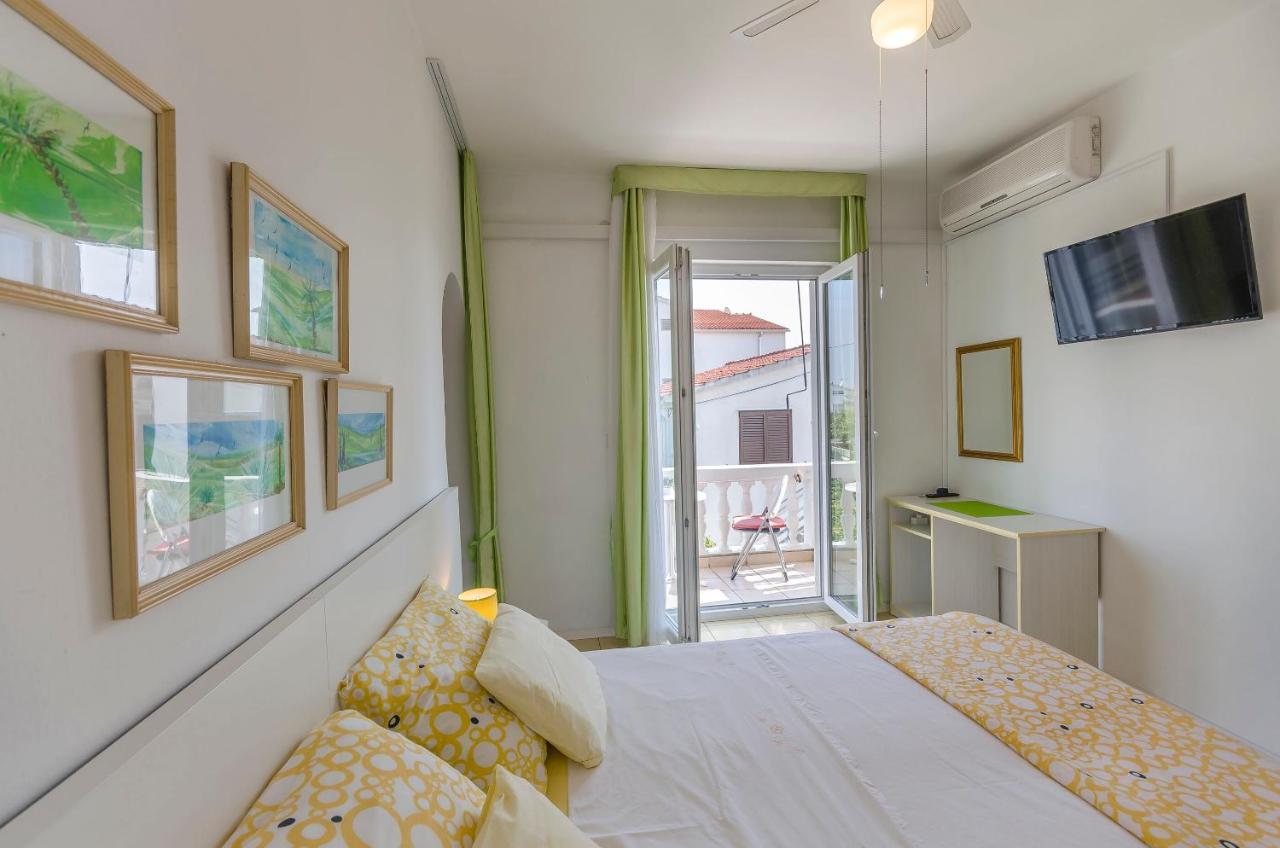 Apartments And Rooms On The Beach Vodice Eksteriør bilde