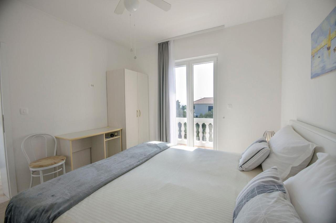 Apartments And Rooms On The Beach Vodice Eksteriør bilde