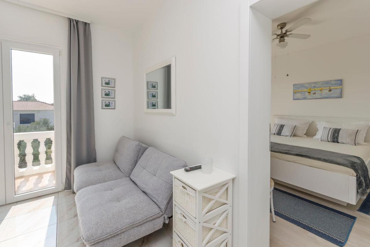 Apartments And Rooms On The Beach Vodice Eksteriør bilde