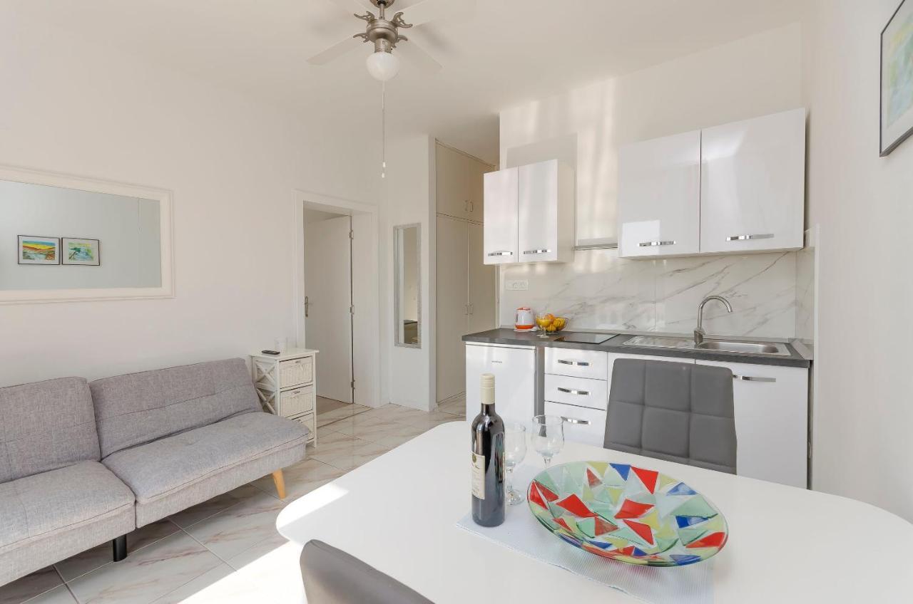 Apartments And Rooms On The Beach Vodice Eksteriør bilde