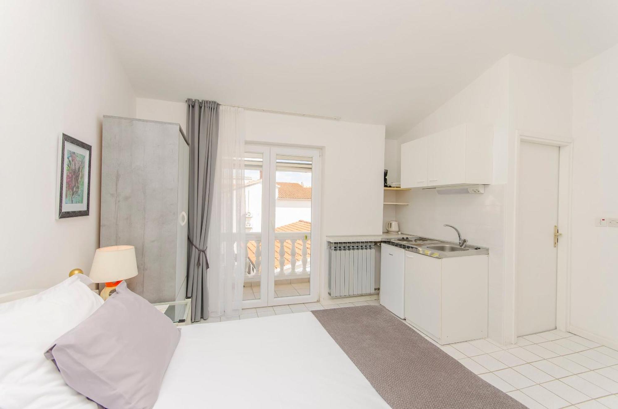 Apartments And Rooms On The Beach Vodice Eksteriør bilde